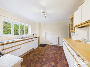 Kitchen- click for photo gallery